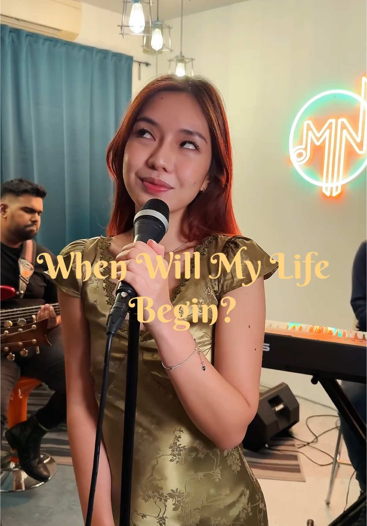 Now you’ve seen Ms. @qiwiie’s honest reaction to doing chores 🙈, here’s a fun lil lyric video for you alongside our MN instructors at our cozy little space 🪮 🏠 Venue: @musicnationmy @musicnationmy.live 🎤 Vocal producer & instructor: @jolixian 🎸Arranged, produced & guitar by: @jeremykz93 🎹 Keys: @jwengmusic 🎸Bass: @patsharpie97 🥁 Drums: @ralph.ong 📸: @markarolee @llamallimo @qiwiie PS. There’s a part two to this tangled collab. Should we post it? Let us or @msqiwiie know 👀  #msqiwiie #musicnation #whenwillmylifebegin #musiccovers #singalong #tangled #klmusicschool #malaysianmusicians #musicforall  @qiwiie @Jeremy James Kong @Ralph Ong @Jo Lixian @Markarolee 