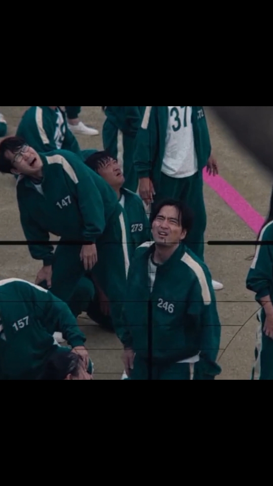 Park GyuYoung as Guard 011 And Lee Jinwook as Player 246 So bakit pa po pinakita scenes nila na ganto kung wala pala silang screen time together🥹 sana di niyo na to pinakita kasi nag-expect ako ng screen time together nila.🥹🤣 hahahhahaha #squidgame2 #squidgameseason2 #leejinwook #leejinuk #parkgyuyoung #kdrama2024 #netflixdrama #netflixoriginals 