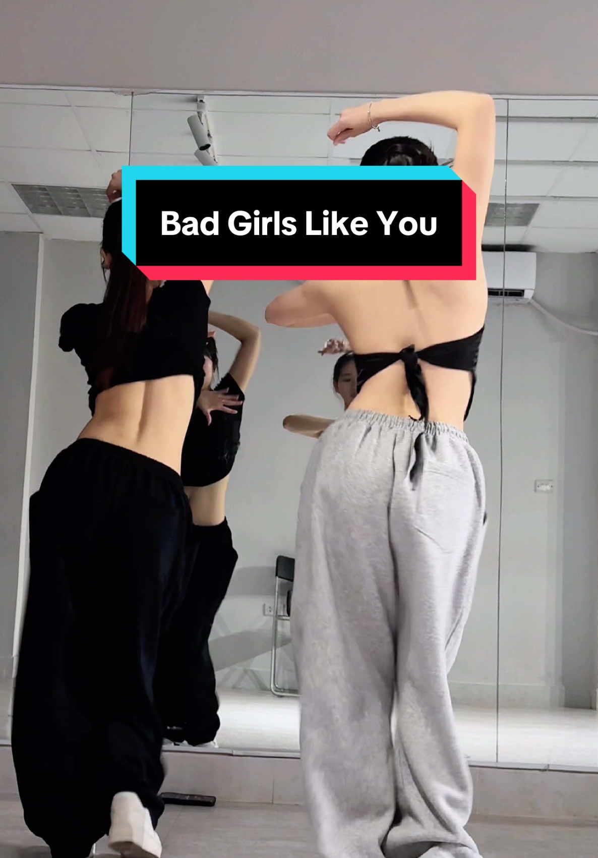 Cũng phải hơn năm rồi mới gặp lại người bạn xinh đôi 🤣 Muốn đổi gió sang sexy dance thì cứ liên hệ cô @Vũ Minh Loan nha các mom (Dc: @Earth-e ) #badgirlslikeyou #dancechoreography 