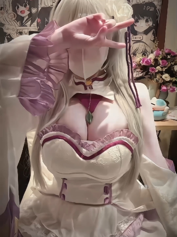 Emilia | Rạo rực quáa 🥵#cosplay #emilia #rezero #emiliacosplay #cosplayer #fyp #xuhuong #huymecos 