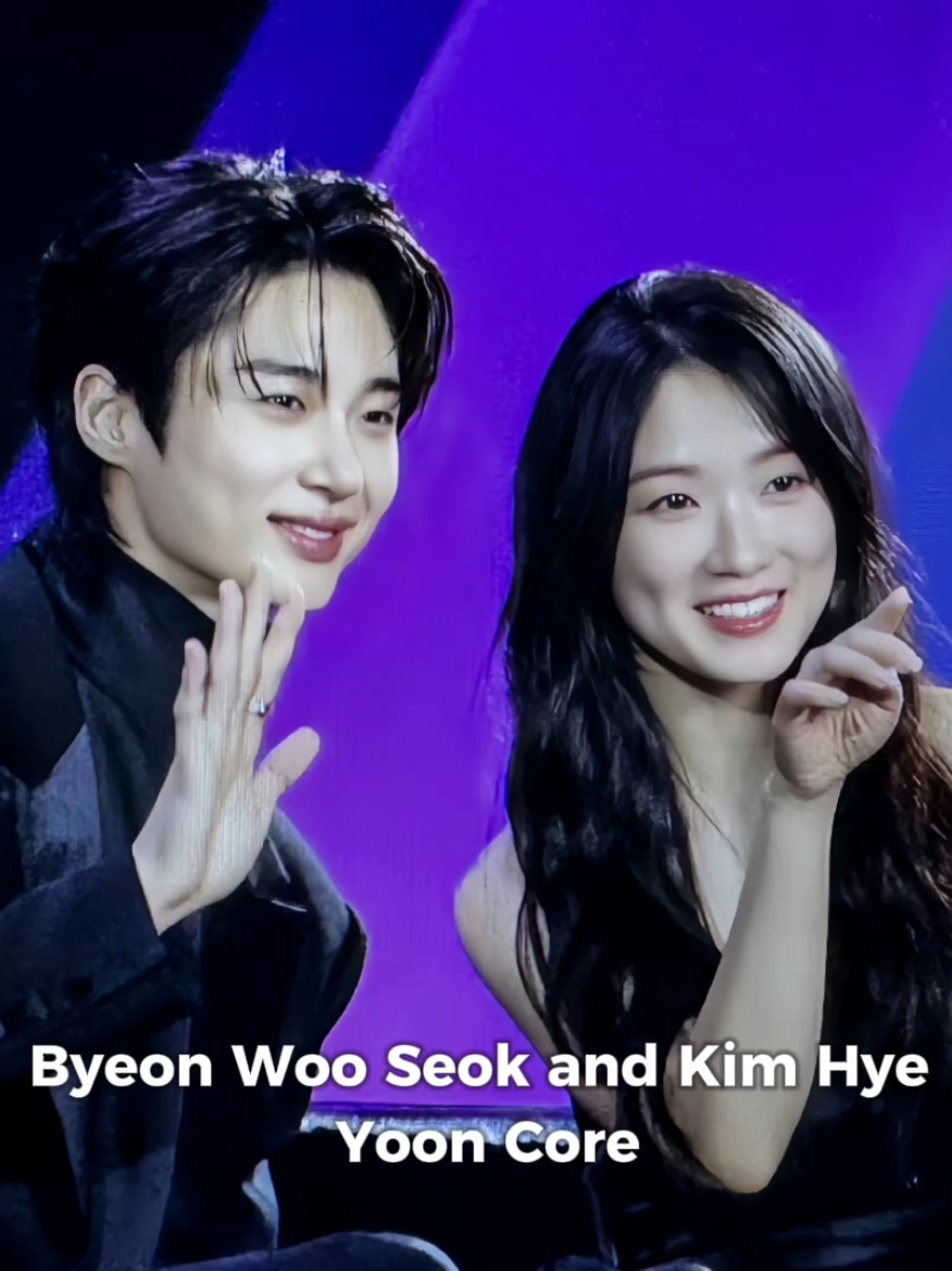 dari gandengan sampe cemburu pokonya hohoho emang tujuannya ini acara buat kalian ko wkwkkkk  #byeonwooseok #kimhyeyoon #asianartistaward2024 #asianartistawards #AAA2024 #sunjae #imsol #lovelyrunner #kdrama #couple 