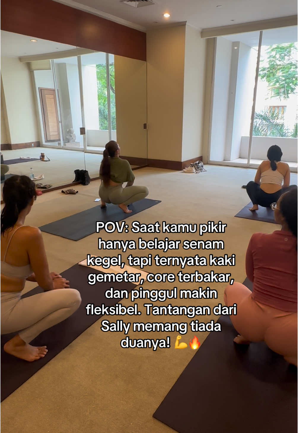 Yang mau ikutan langsung DM IG aku yaaaa @sallycorita 🥰  #sallycorita #flexibility #senamkegel #core #strength 