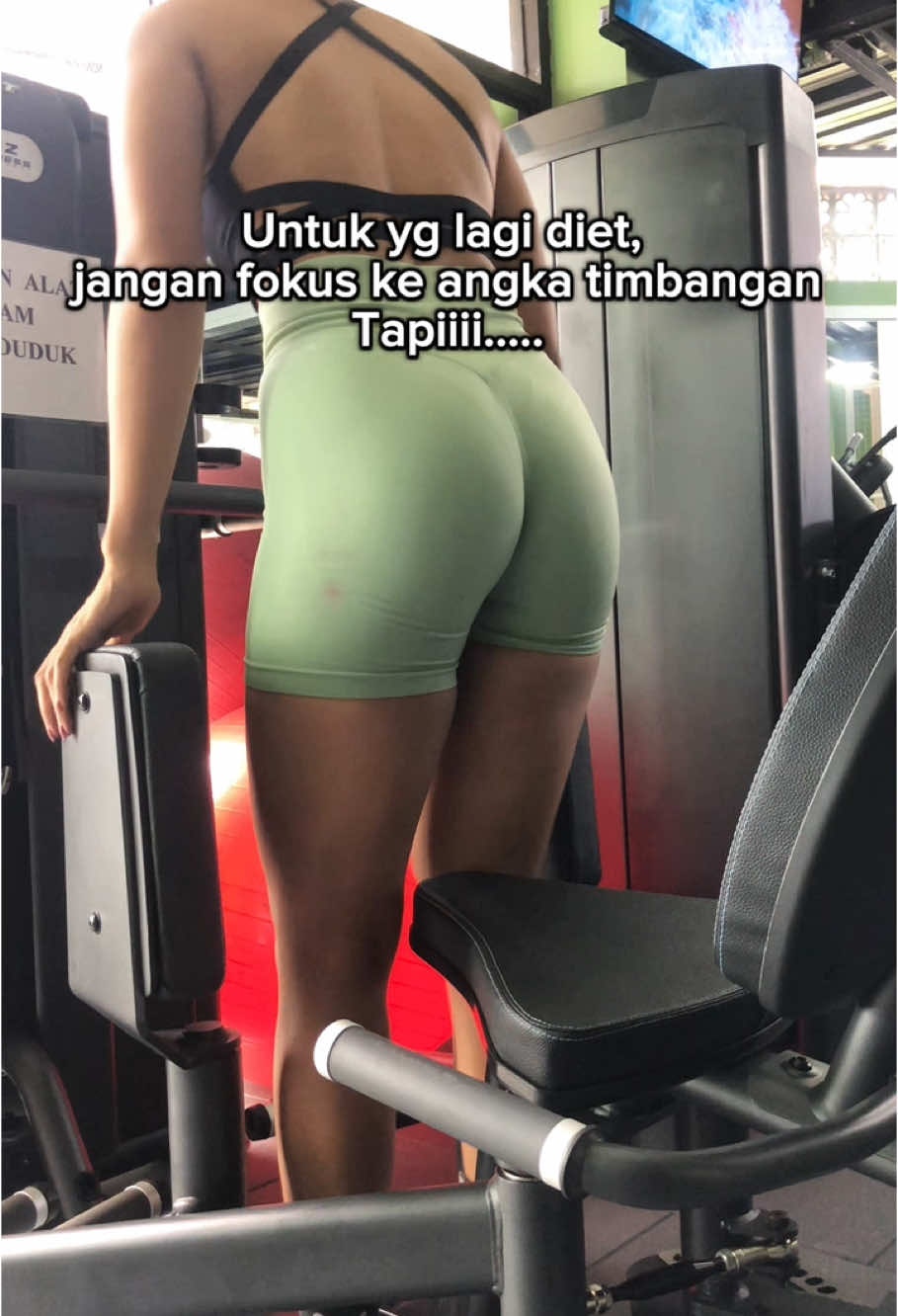 Kalau kamu nimbang tiap hari, kamu bakalan stress karena melihat angka yang sama tiap hari☺️ jangan jadikan angka timbangan sebagai patokan keberhasilan dietmu, tapi lihat perubahan komposisi badanmu.  Boleh nimbang, tapi jangan tiap hari ya #gym 