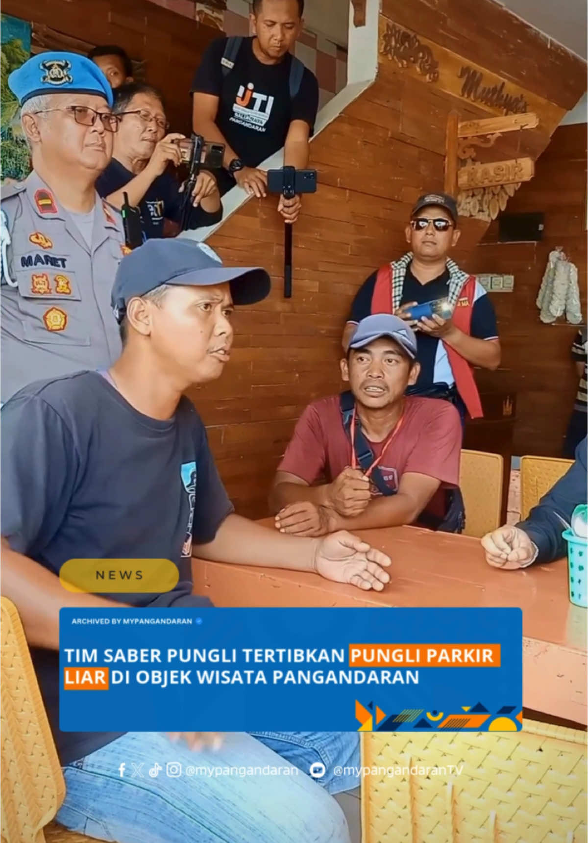 Tim Saber Pungli Tertibkan Pungli Parkir Liar di Objek Wisata Pangandaran == Unit Pelaksana Penertiban (UPP) Saber Pungli Pangandaran melaksanakan penertiban pungutan liar (pungli) di area parkir objek wisata Pangandaran, Jumat (27/12/2024).    Ketua Unit Pelaksana Penertiban (UPP) Saber Pungli Pangandaran, Kompol Sukmawijaya S.Sos M.H, menegaskan penertiban pungutan liar di area parkir objek wisata Pangandaran menjadi salah satu prioritas utama.    