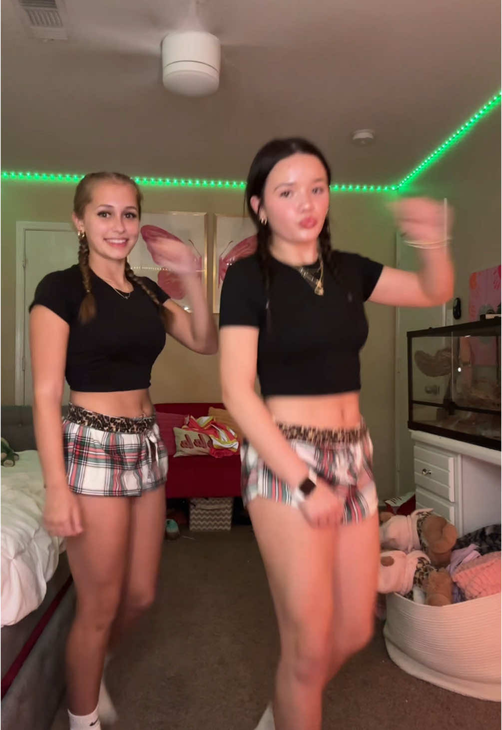 @kamshae @Rylen #blowup #viral #fyp #matching #twins #bsf #plaid #gold #dance #audios #gyat #lipsync #sounds #tap #braids