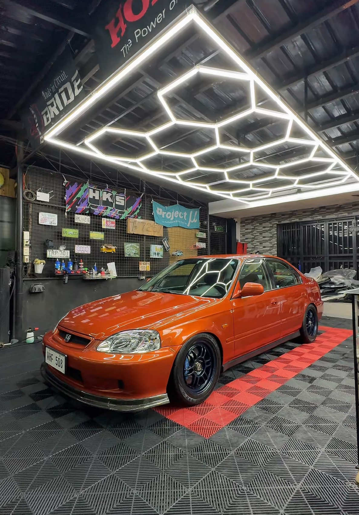 🧡🍊✨ a glimpse of my most recent photoshoot with @Ponkanek99 and @Jeero Dimapilis  #civic #SiR #passionorange 