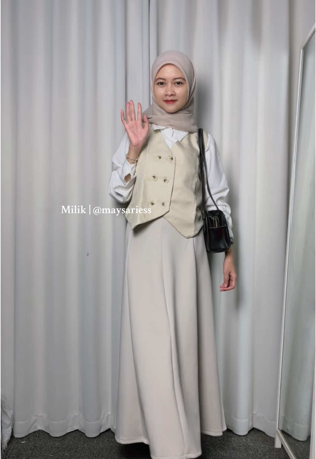 Udh siap mau hangout pas weekend 🥰🥰🥰 #vest #outfitinspo #ootdhijab #rekomendasioutfit #fyp 