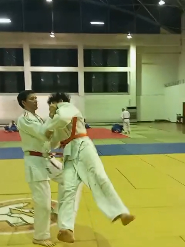 De Ashi Barai (Advanced Foot Sweep) and Okuri Ashi Harai (Sliding Foot Sweep)  Learn more about Ashi Waza (Leg Techniques) at @Jakarta Judo Academy  #judo #fyp #fypシ #foryou #jakartajudoacademy #ashiwaza #deashibarai #okuriashiharai 