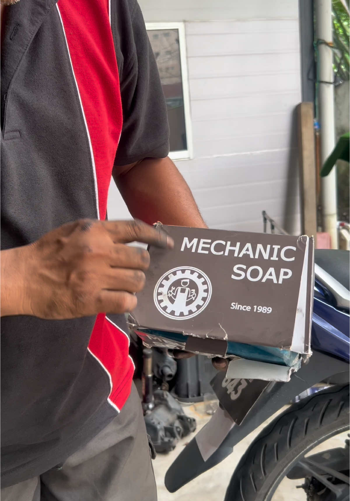 COSE Mechanic Soap Oil Cleanser Degreaser Automotive Hand Wash Cleaner Heavy Duty Hand Cleaner Black Oil Remover Grease Remover Sabun Tangan Pencuci Minyak Hitam Kereta Sabun Pomen Sabun Cuci Tangan Bengkel Kereta #sabunviral #mechanicsoap #automotivehandcleaner #pencuciminyak #blackoilremover #greaseremover #sabunpomen #zackd5 #foryou #viral #fyp 