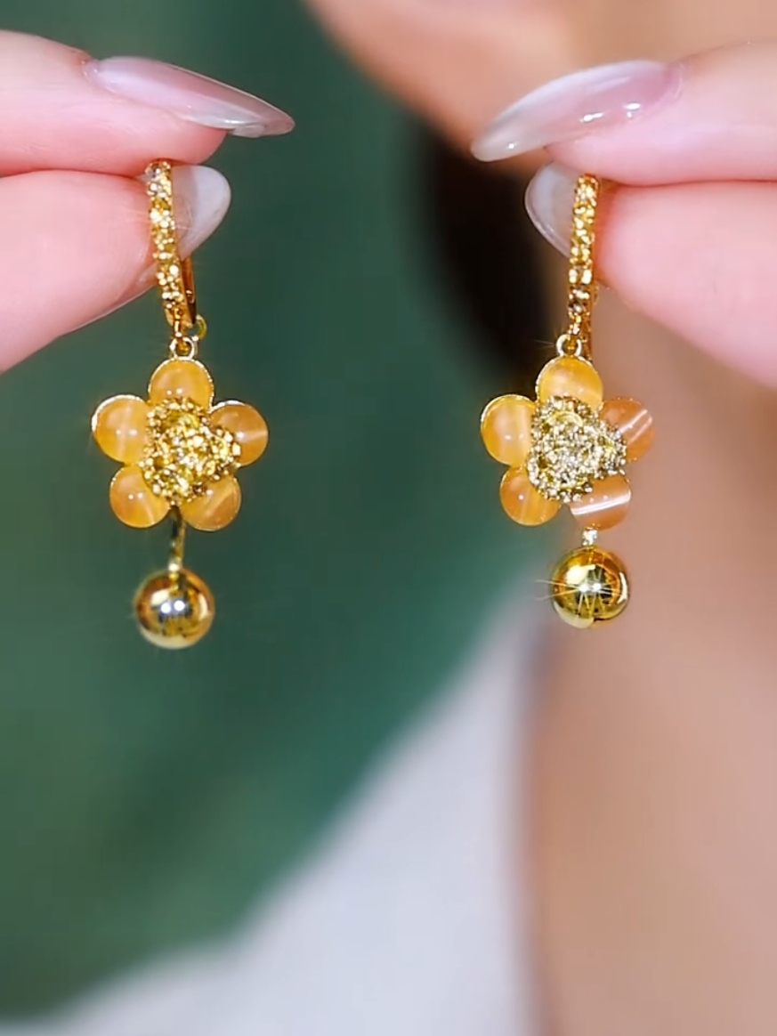 Beautiful earrings design#earringsdesign #jewelry #viralvideo #foryou 