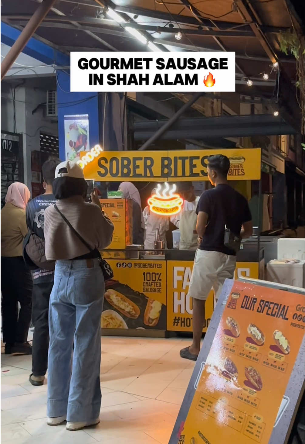 Gerai Gourmet Sausage Tepi Jalan Di Shah Alam 🔥 📍Nazeem Corner @ Shah Alam 4.00PM-12.00AM (monday close) Waze: Nazeem Corner Landmark: Berhadapan Kilang TAMCO Switchgear @soberbites_shahalam  #klfoodie #foodiesmalaysia #makananvira #foodhunter #reviewmakanan #hotdogviral #gourmetsausage #halalklfoodie #soberbitesshahalam #shahalam #seksyen7 #shahalamfoodie #pov #foodiehawker #foodstand 