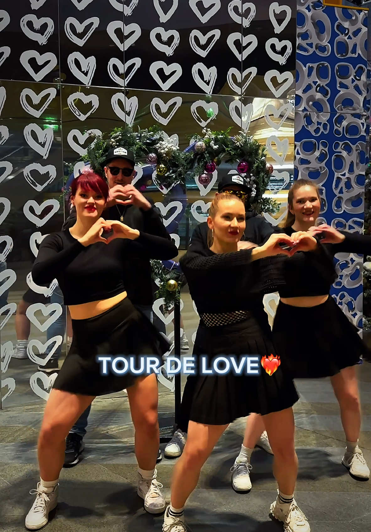 Ihanaa viikonloppua kaikille🫶 onko sunkin elämä TOUR DE LOVE?🌍❤️‍🔥 @Ravintoloitsija Tony @Timpanpäälle💎 #thewowzersagency #tourdelove #ero #💔 #newmusic #spotifysuomi #brönboys #tripla #kauppakeskus #tanssi 