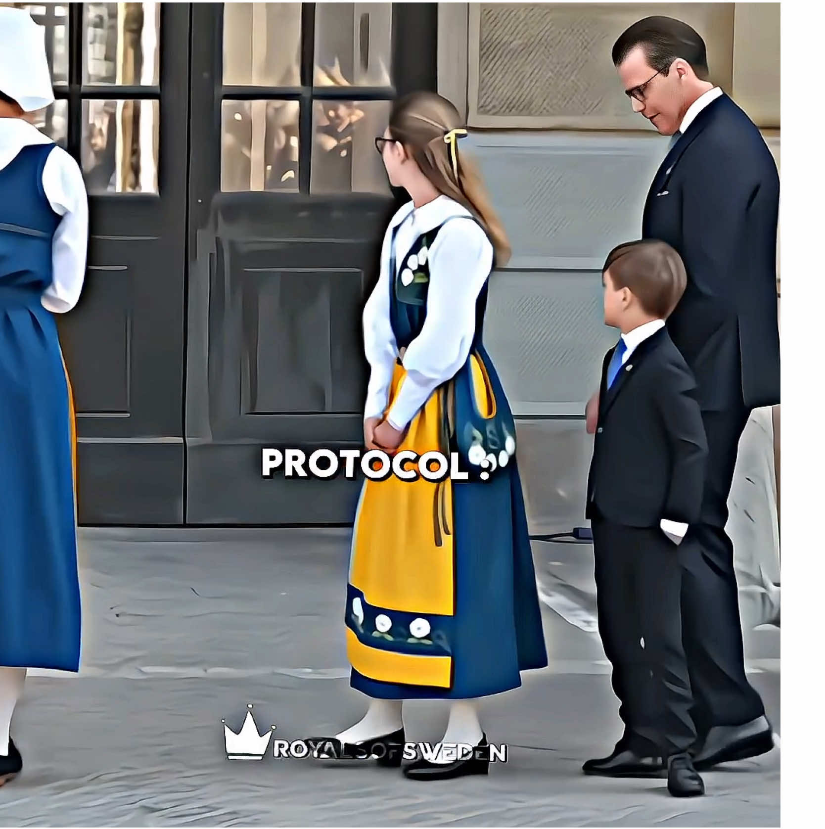 Prince Oscar seems to  understand protocol already at a young age.|| ib : 🅼🅴!! 𓍯𓂃   ︴𝐭𝐚𝐠𝐠𝐢𝐞𝐬 ⋆ ︴#fy #fyp #foryoupage #blowthisup #blowup #virel #swedishroyalfamily #sweden🇸🇪 #swedenroyals #royalmemeber #thehouseofbernadotte #houseofbernadotte #eyesonroyals #swedishtiktok  #crownprincessvictoria #princessvictoria #princessvictoriaofsweden  #kingcarlx #kingcatlggustav #royalsofeurope #princessestelle #princessestelleofsweden #princessestelleduchessofostergotland #duchessoföstergotland #futurequeen #lineofsuccession #estellesilviaewamary #princessestellesilviaewamary #estelleofsweden #estelleofsweden #princedanial #princedanielofsweden #royalsofsweden #princeoscarofsweden #princeoscar 