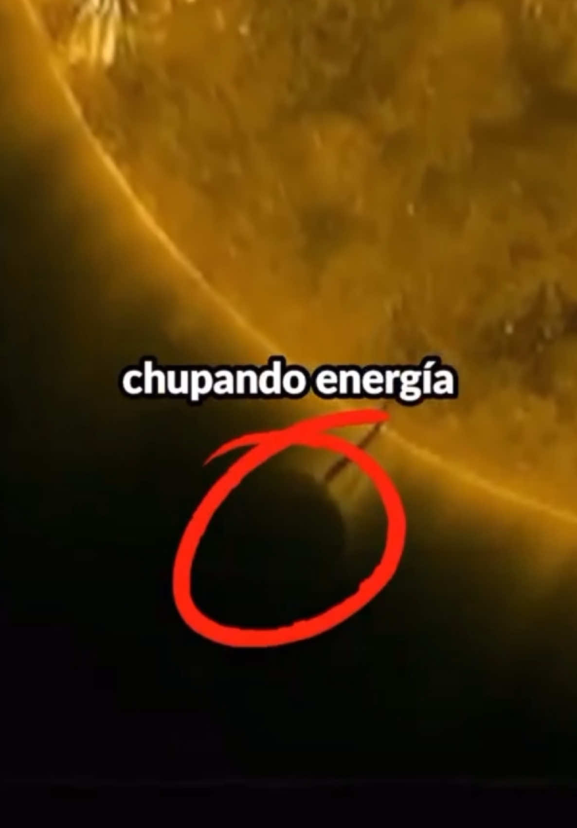 🛸☀️Un extraño fenómeno fue captado cerca del Sol: lo que parece ser un enorme OVNI conectado a nuestra estrella, como si estuviera absorbiendo su energía. Las imágenes han dejado a astrónomos y aficionados al espacio completamente desconcertados. ¿Es esta la prueba de tecnología extraterrestre avanzada, un evento astronómico desconocido o algo más? En este video analizamos cada detalle de estas imágenes y las teorías que las rodean. 😨 #OVNIYSol #FenómenosInexplicables #MisteriosDelEspacio #TecnologíaExtraterrestre