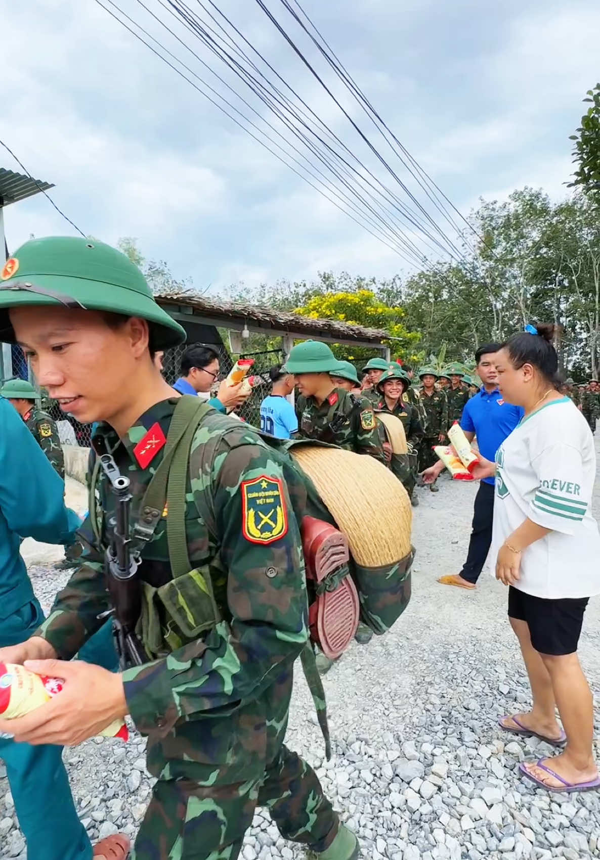 Cảm ơn tình cảm của chính quyền địa phương, bà con nhân dân xã Thạng Đức rất nhiều - Chúng con về đấy ạ !#chubodoitv #fyp #sudoan5 #danvan 