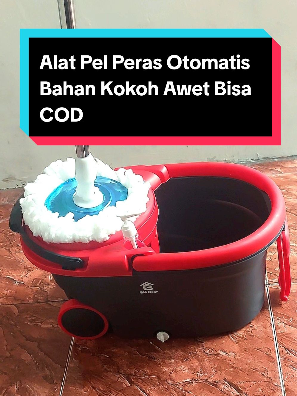 Gausah peras kain pel pakai tangan lagi bun, mending pake alat pel putar otomatis GM Bear aja lebih praktis dan simple #alatpellantai #pelperasotomatis  #pellantaipraktis #pellantaiviral #alatpelputar 