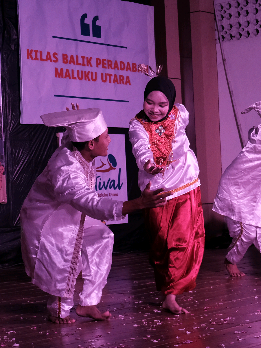 Lalayon tide-tide maluku utara di festival maluku utara 2024 yogyakarta  #malutfest2024 #maluku #malukuutara #lalayon #tidetide #lalayonmalukuutara #tobelo #galela #tidore #ternate #tarian #tariantradisional #budayaindonesia 