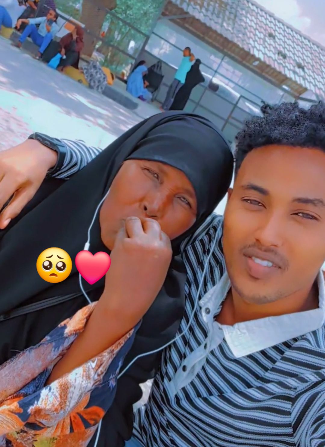 Hooyo igala hadla yaceeyow😂#CapCut #fyp #foruyou #somalitiktok #somaligirls @KIIN ARAGSAN🦁🇸🇴 @Joog dheer Ⓜ️©️ @aragsandhool3 @Axmed__Ak @marwan khaan✅✅ @deeq duuliye 