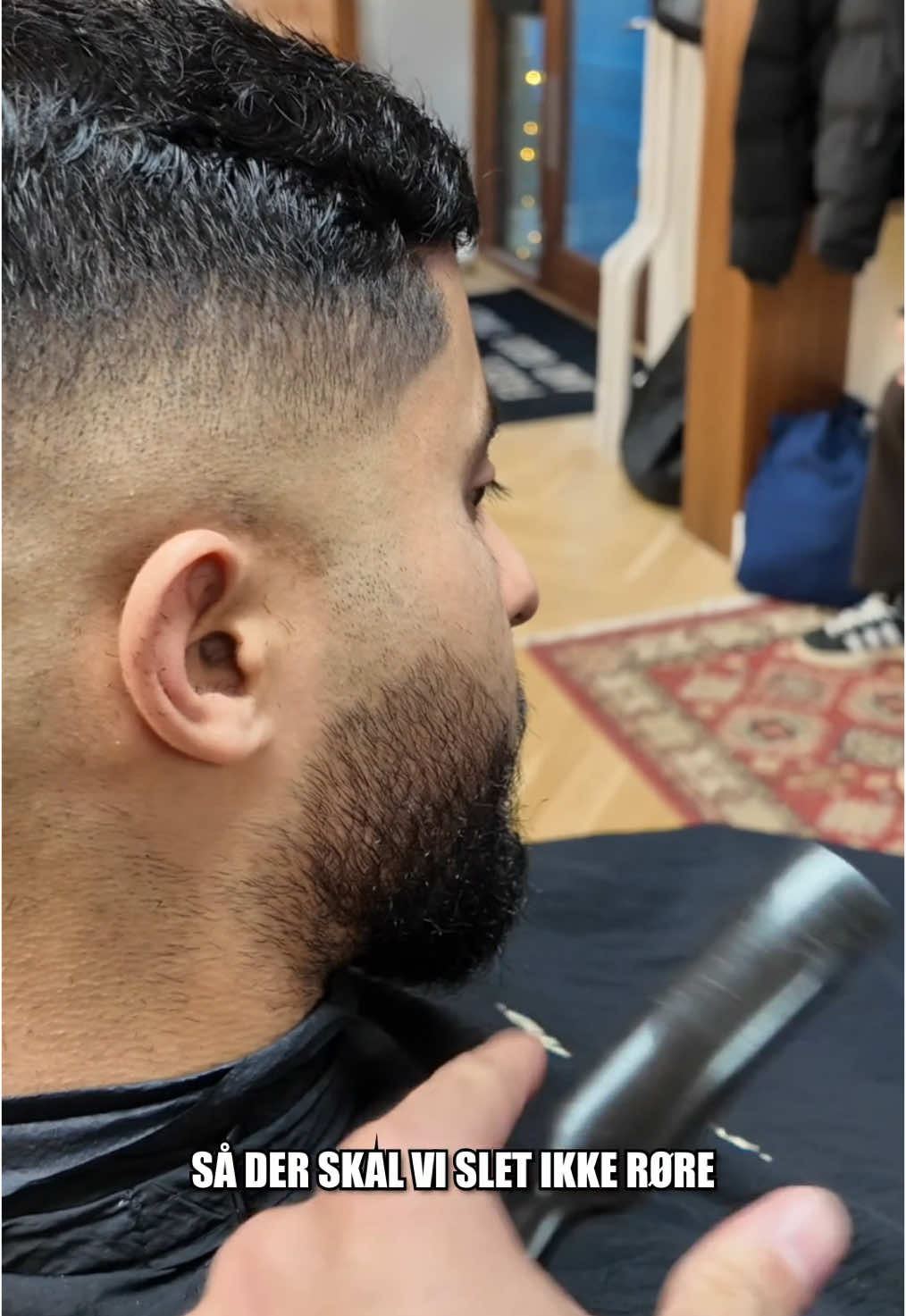 Flere tutorials?🧔🏽‍♂️💈 #zimma #frisør #fades #zimmafade #hairdresser #barber #shaves #fresh #styling #menhairstyles #freshcut #haircut #menshair #københavn #copenhagen #styleinspo #frederiksberg 