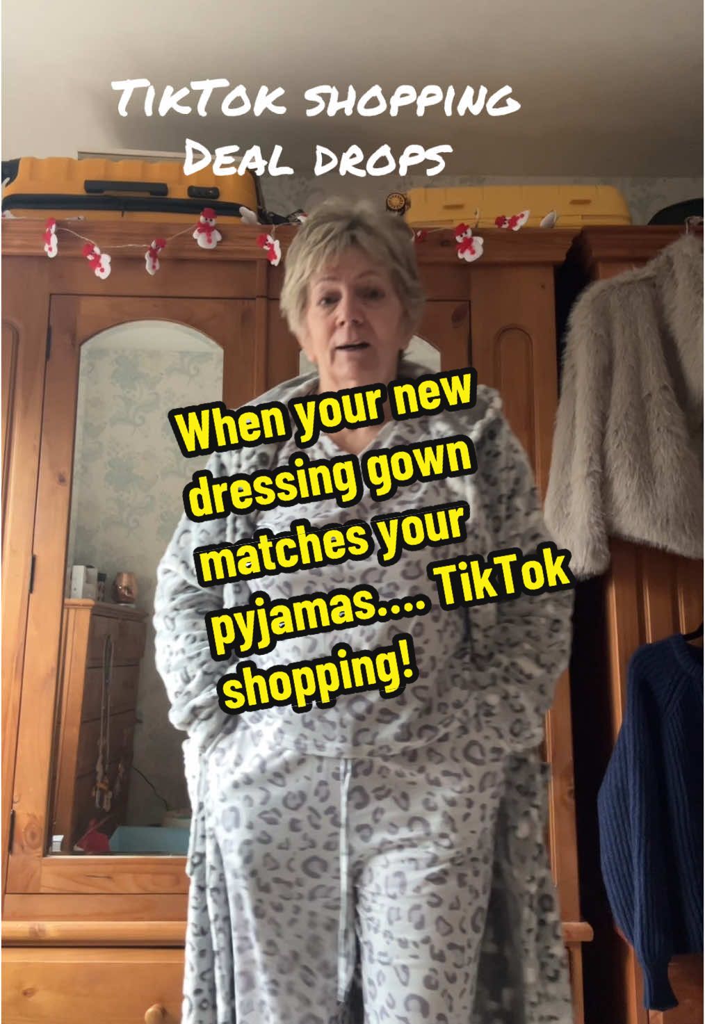 So comfy…. tempted to have a duvet day….. @TikTok Shop UK #spotlight #nightwear #dressinggown #pyjamas #dealdrops #tiktokmademebuyit #myinfluujourney #fyp 