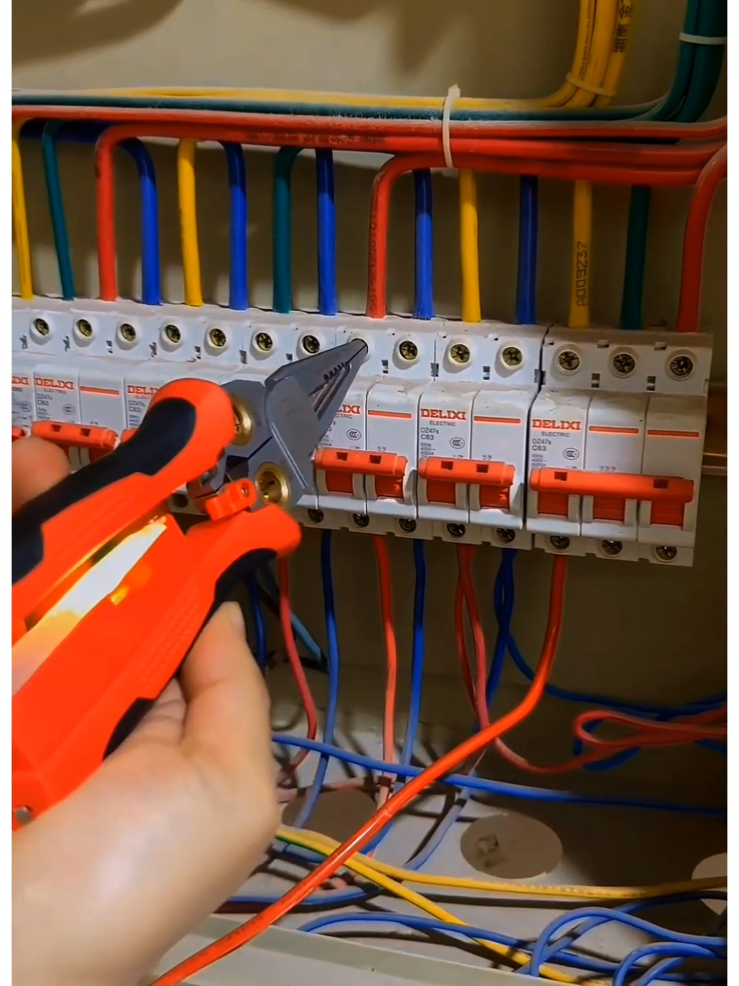 Discover expert tips and solutions for tackling electrical problems! Learn the basics of electrical systems safety tips and how it all works in this quick and engaging guide. Perfect for beginners and enthusiasts alike! ⚡💡 #ElectricalTips #HowItWorks #happyholidays #ilikemysuitcase #moneysavingtips #crochet #holidaycountdown #wrangler #goldenretriever #adorable #goldenretrieverlife #techtok #ForYou#FYP #ForYouPage #Trending #Viral