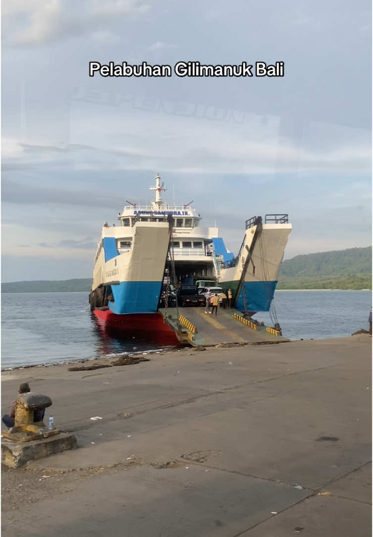 Atret dulu masuk kapal #bali #gilimanuk #sea #ship #gununghartatransport