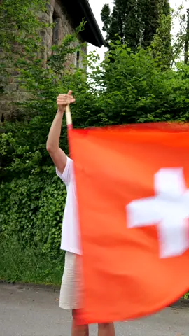 @peterbolliger geht unter die Fahnenschwinger. Kennst du dich aus in dieser Tradition? #ramseier #schweiz #schweizertraditionen
