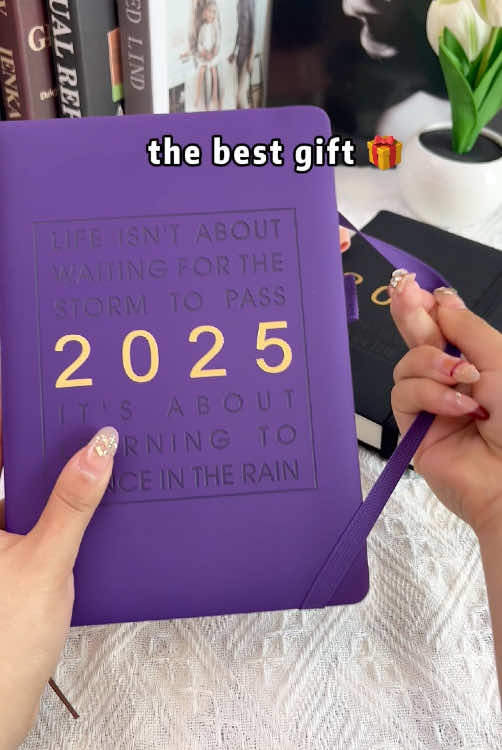 Beautiful diary planner notebook for 2025!!! I A Bucket list calendar is just what i needed in my life #giftideasforwomen #giftforher #womengifts #fyp #bucketlist #fyp #gift #tiktokmademebuyit a book for my daughter to help her become more self-disciplined. 😎 #christmasgift #BlackFridaySale #planner #notebook #2025 #yearlyplanner #diary2