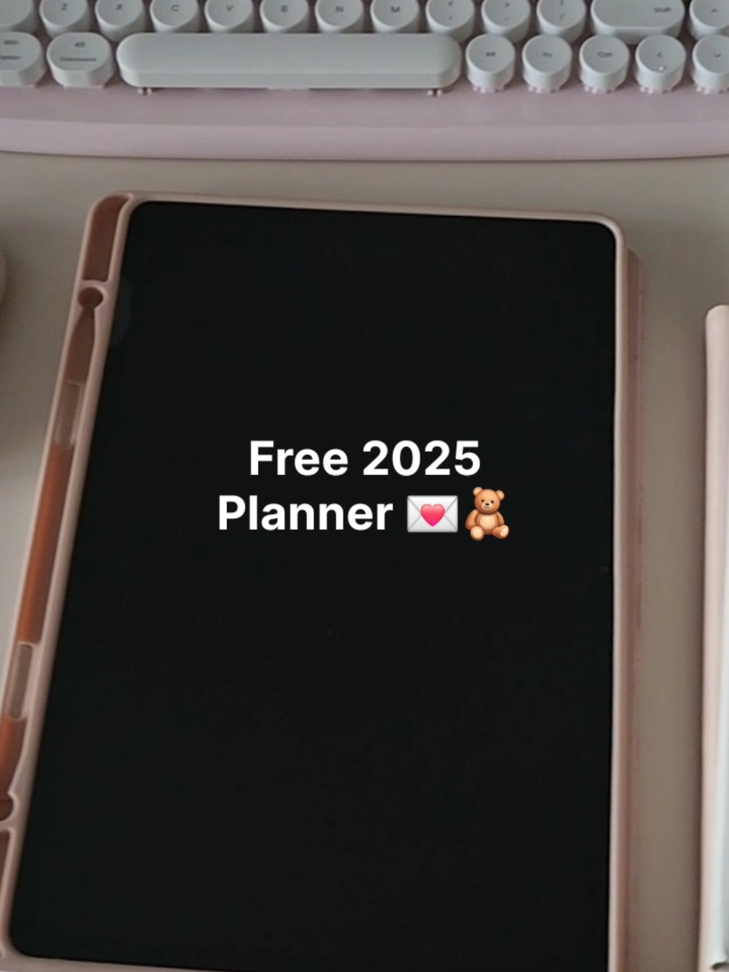 Download Free 2025 Planner with vision and reflection templates! Available in our freebie library! #2025 #androidtablet#samsungnotes#goodnotes #ipad #tablet #digitalplanning #visionboard #moodboard 