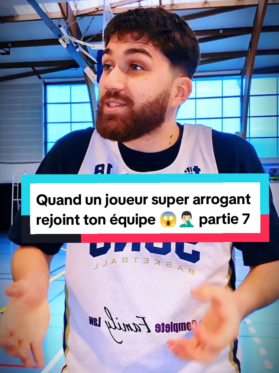 Joshua décide de quitter l'entraînement car ses coéquipiers ne sont pas au niveau espèré, ce qui créer une révolte au sein de l'effectif comment le coach London va gérer ça ?  Après que le recruteur ai démissionné, Joshua rejoint le club à la suite de la sélection.  #coachnonn #c2ric #pourtoi #TikTokShortFilm #recruteur #sport 