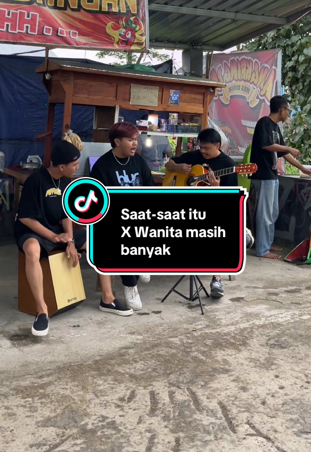 Mullet be like : “Brisik!” 😤💨 #nongkrong #tongkrongan #artisanguitarindonesia #fyp #viral #gitarakustik #coverlagu #artisanguitar #poppunk #lastchild #standherealone 