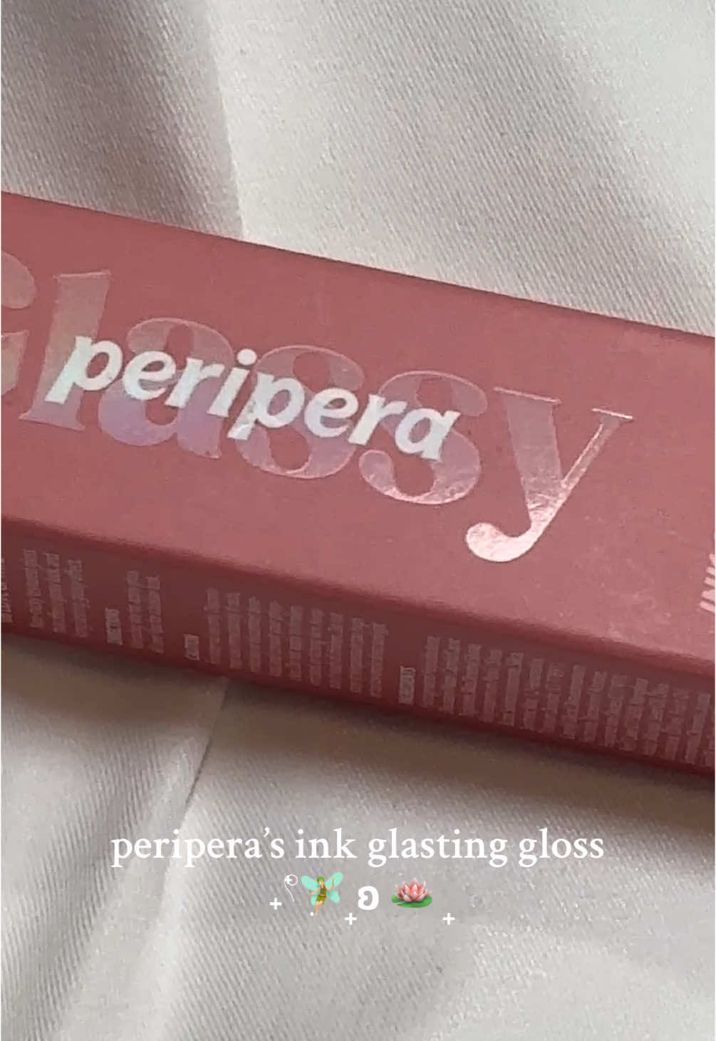 two toned lippie rec!!  struggle with two toned lips too and this lip cover covered the uneven colouring so well 😍😍 product:  peripera ink glasting gloss in 08 (love of fate) @Peripera Singapore #creatorsearchinsights #lippie #twotonedlips #peripera #gloss 