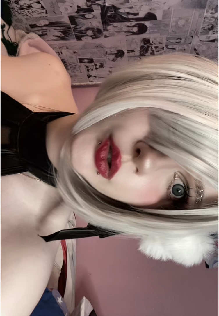 I want a pochen hahahah 2b want that hahhahaha i love this amazing cosplay and pleas let me grow up 4k followers;-; #nierautomata #nierautomata2bcosplay #nierautomatacosplay #2b #2bcosplay #nierautomatashino #2bshinobi #christmas2b #kofi #koficosplay 