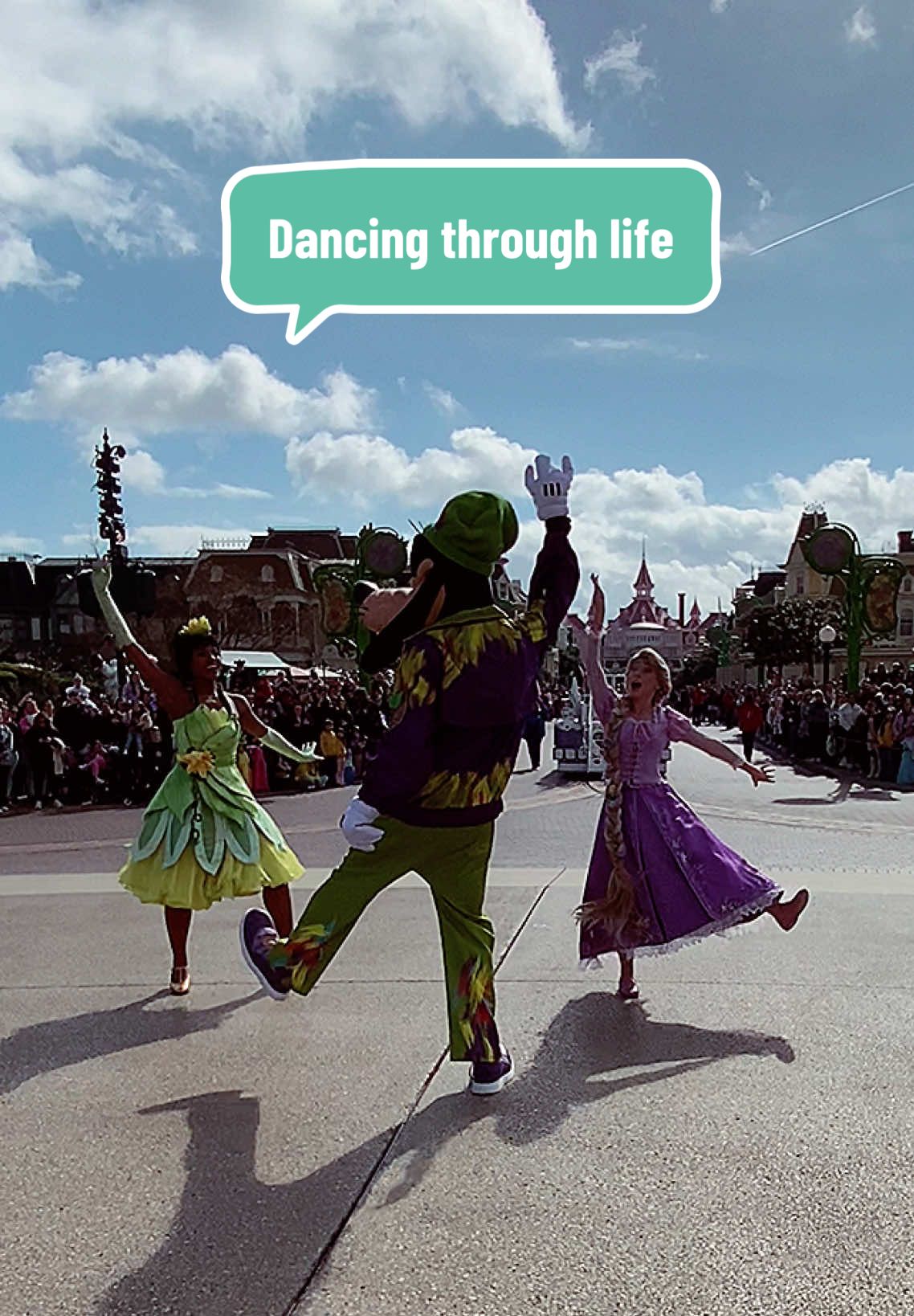 #disneylandparis #millionsplashesofcolour #disneyparade #disneypark #disneyadult @Disneyland Paris ✨ 