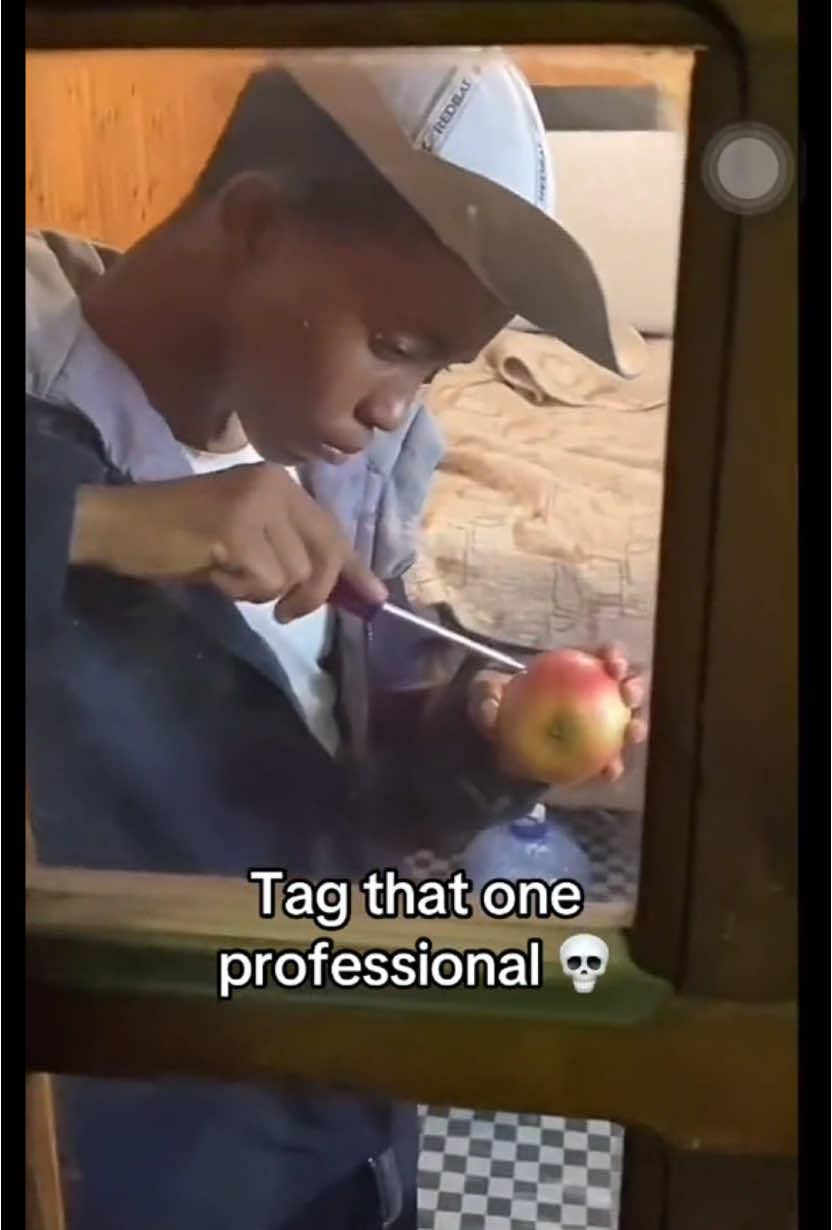 I was fixing the apple😭✋🏽#SAMA28 #apple #viral_video #jayztro #selfcatering