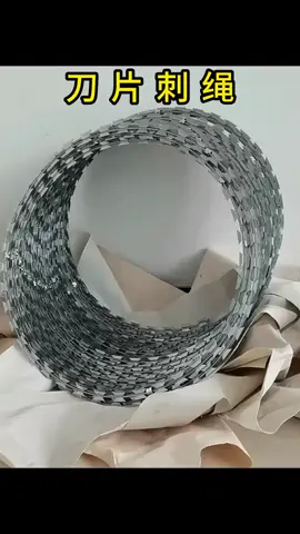 China's professional thorn rope manufacturers, the best quality, various styles, welcome to consult刀片刺绳，刀片刺绳生产。 #刀片刺绳 #蛇腹型刀片刺绳 #防盗网 #围墙护栏
