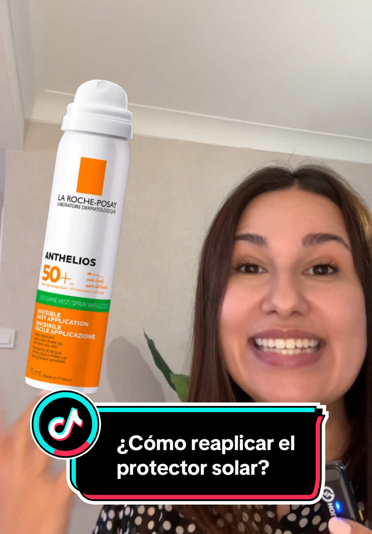 Cómo reaplicar el protector solar  #protectorsolar #protectorsolarenbarra #protectorsolarenpolvo #bruma #farmaceutica #cuidadodelapiel #radiacionsolar 