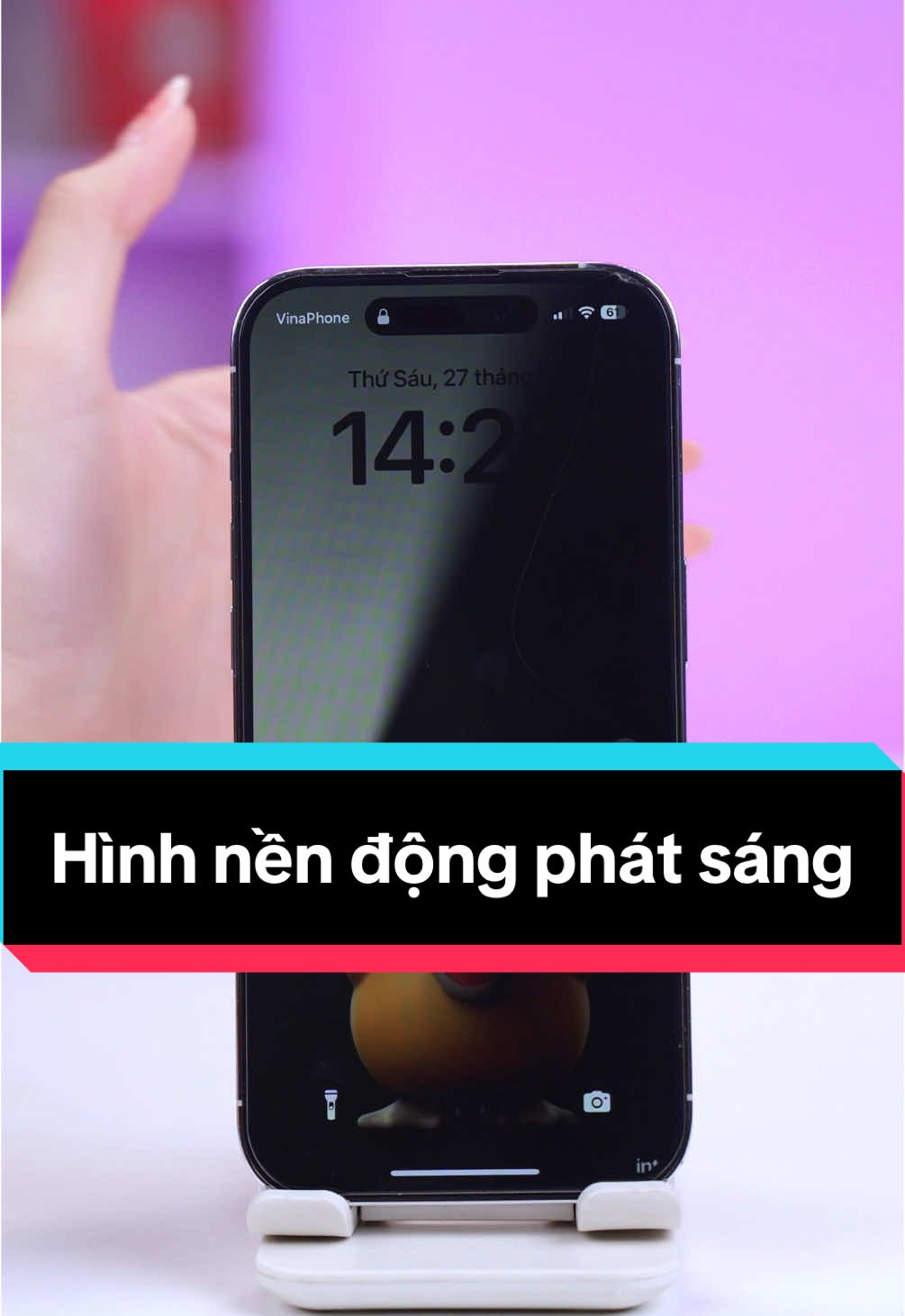 Hình nền động phát sáng thú vị trên iPhone #iphone #tipsandtricks #xuhuong #cellphones #LearnOnTikTok #thanhcongnghe 