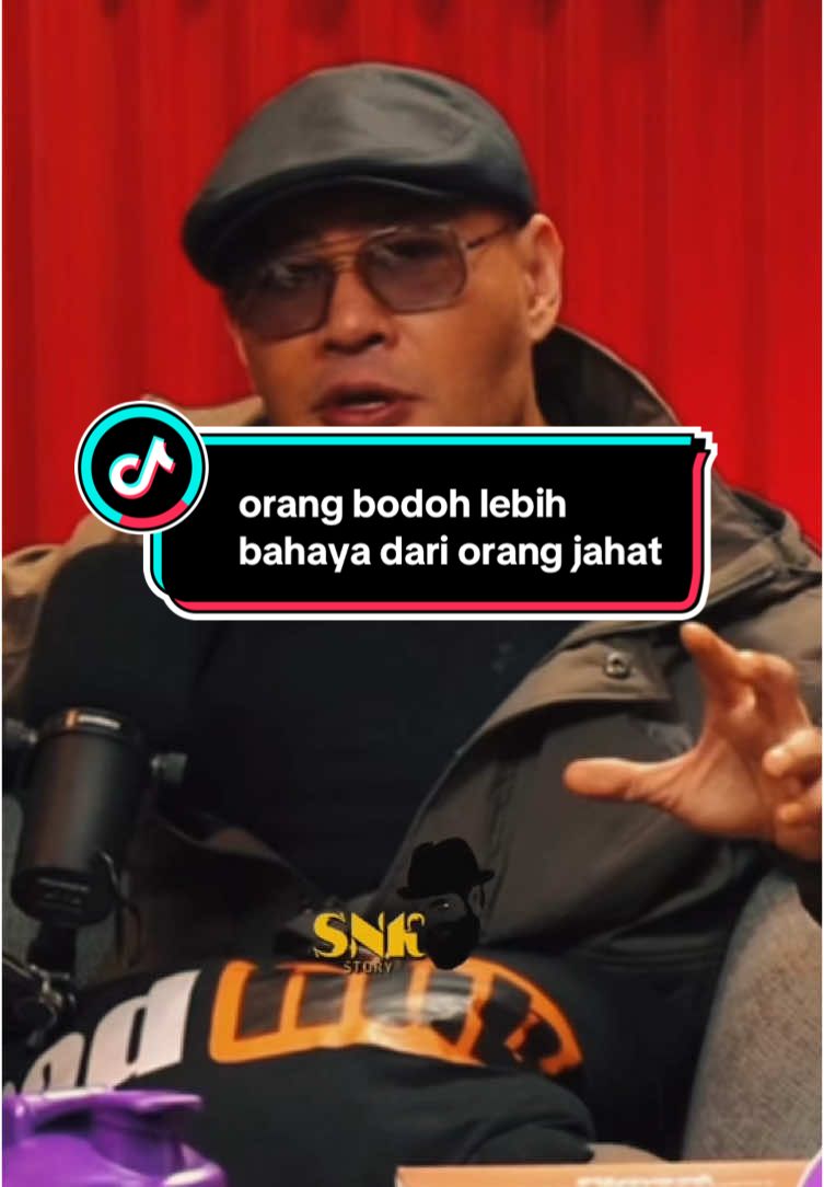 Yang paling bahaya itu orang bodoh bukan orang jahat. #podhub #podhubclosethedoor #fajarsadboy #vidialdiano #deddycorbuzier #rinanose #closethedoor #podcastclips #podcast #fyp 