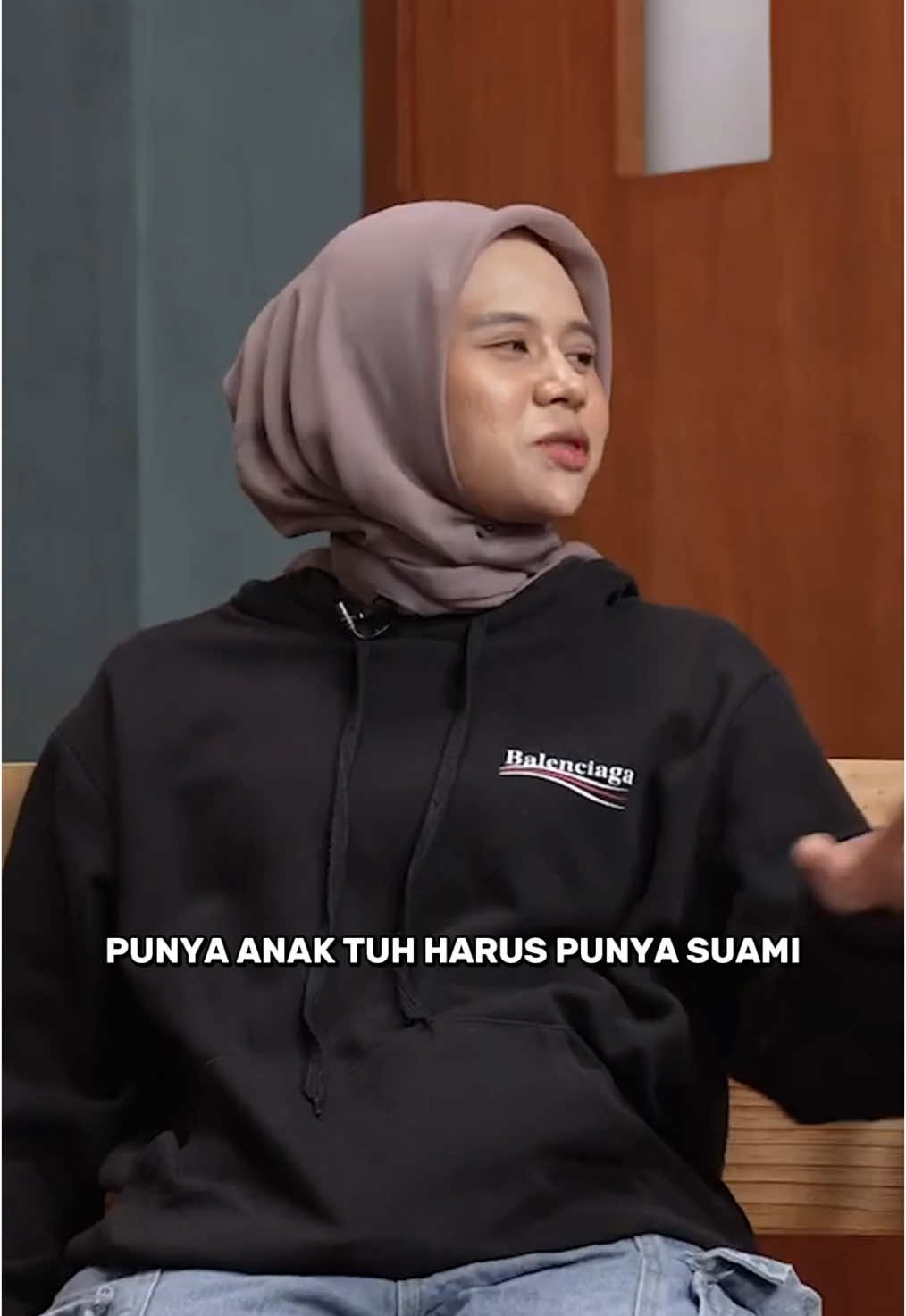 Marriage is scary, child free, sekarang ada lagi husband free 😂 Tonton video selengkapnya di YouTube Stand Up Kompas TV #MegaSalsabillah #Gilbhas #BoahSartika #KampusSUCI #TongkronganKampusSUCI #Podcast #Komedi