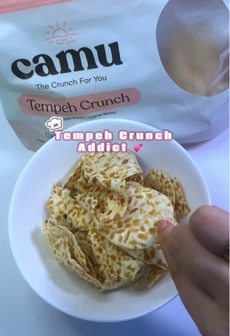 Sedap sangat tempeh crunch ni ! Jangan beli satu tau nanti tak cukup ! 😍  #tempehcrunch #tempehsnacks  #snacks  #tempeh 