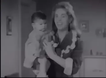 صباح 1961 حبيبتي بكره تكبر وتروح المدرسه ويقولوا بنتي شاطره ونمرها كويسه