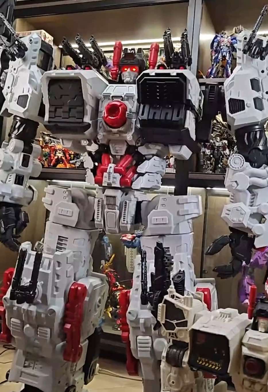 The Biggest Transformers Toy Ever，W-Resources M-01 Metroplex Unboxing；Get your toys in: www.showzstore.com #transformers #spicyanimation #actionfigures #Toys #Robot #unboxing