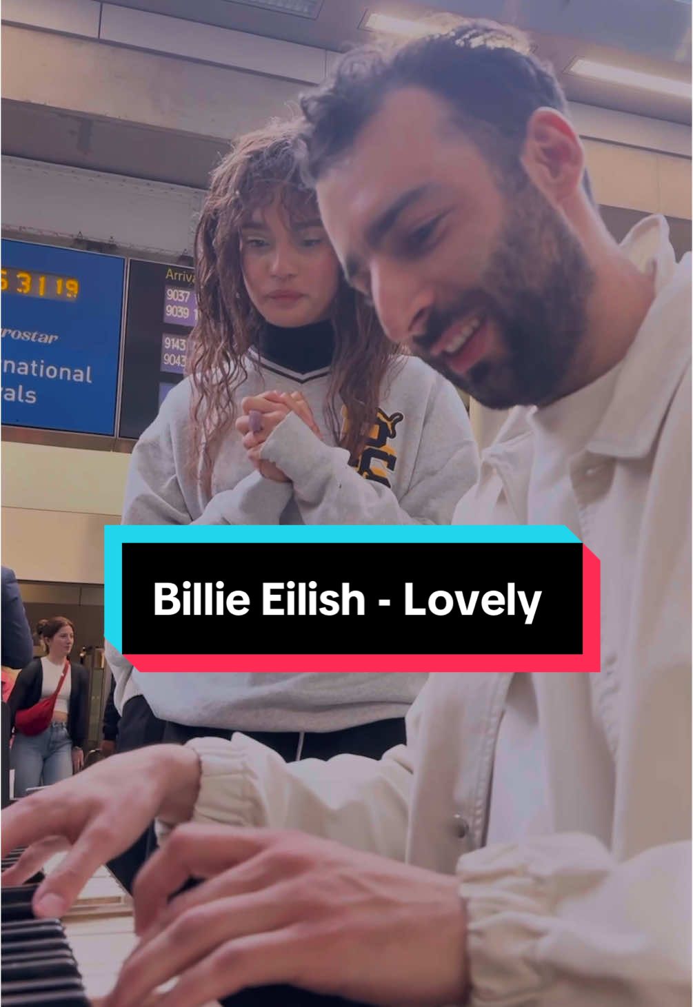 BEST Billie Eilish song performance in London St Pancras! 🤯 @Sara James thanks for joining you were amazing! #billieeilish #lovely