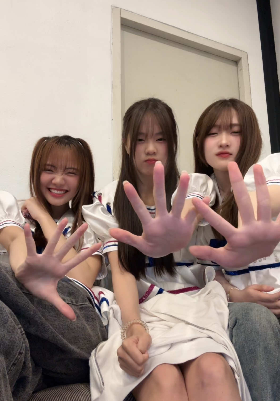 งอง #bnk48 #yoghurtbnk48 with #michabnk48 #sindybnk48 