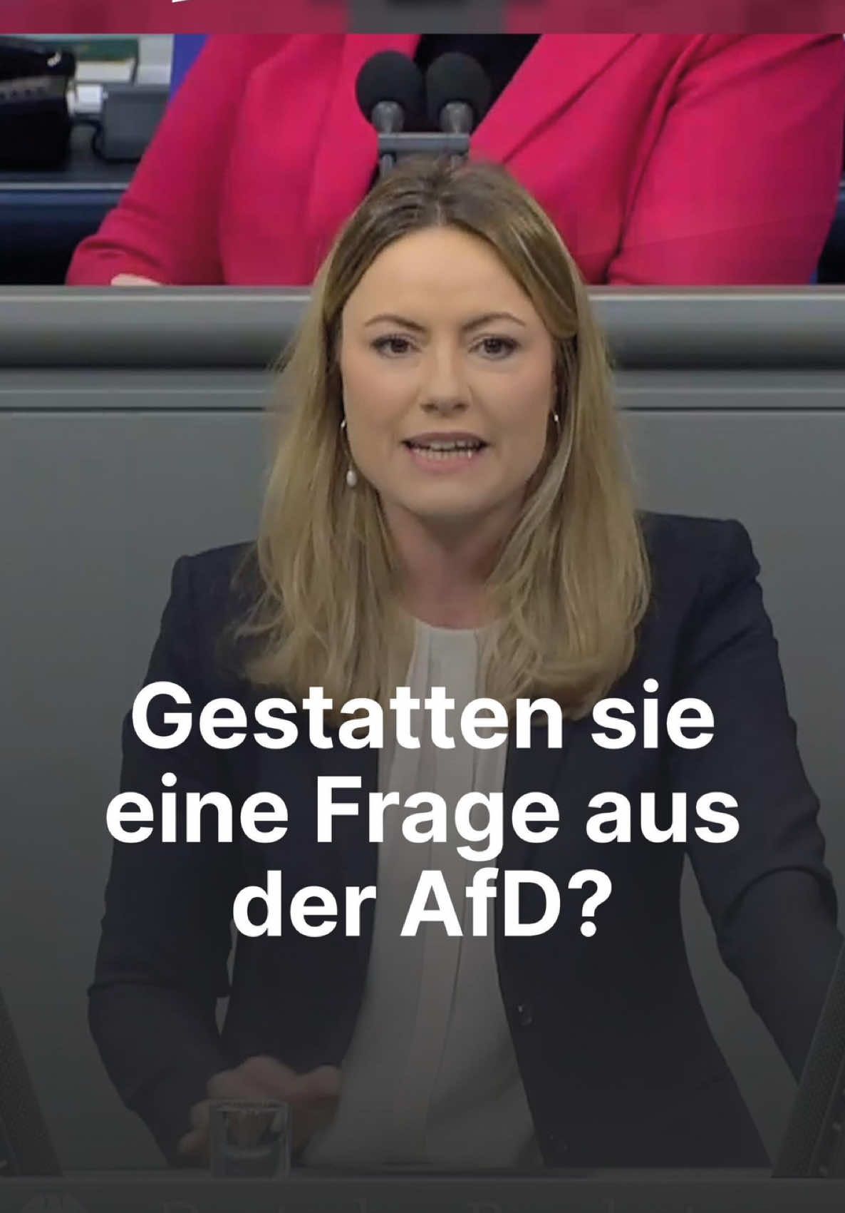 Auch die stärksten Verfassungsgerichte sind nicht unantastbar – deshalb müssen wir sie schützen. Letzte Woche haben wir im Bundestag einen wichtigen Schritt gemacht: Die Arbeitsweise, Struktur und Mechanismen des Bundesverfassungsgerichts werden nun im Grundgesetz verankert, um es vor extremistischen Kräften zu sichern. Ein Blick nach Polen zeigt, wie wichtig das ist: Unter der PiS-Regierung (2015–2023) wurden Kontroll- und Sanktionsmöglichkeiten eingeführt, die laut Expert:innen die Gewaltenteilung stark eingeschränkt haben. In Ungarn sieht es ähnlich düster aus. Ein Szenario, das sich die AfD wünscht, aber vorerst nicht umsetzen kann. Kein Wunder, dass sie – wie auch das BSW – gegen den Gesetzentwurf gestimmt hat. Denn die AfD hat wieder einmal bewiesen, dass sie nicht versteht, worum es eigentlich geht. 💡@Die Linke Sachsen @Die Linke im Bundestag @Die Linke 