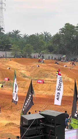 M.Zidane VS Arsenio 🔥🔥🔥 persaingan yg sengit 🧟‍♀️🤪 #fyp #mzidane04 #zidane #motor #motocross #gestrekindonesia #said #arselino #kawasaki #gastrack #riau #jawa #jawabarat #jawatimur #cross #gtxsumutracing #rac #RAC #racsport #viral 