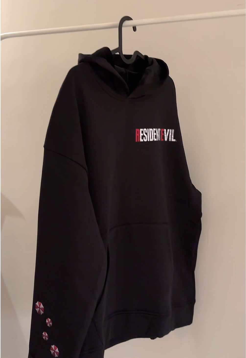 للطلب من الموقع بالبايو، نسوي تصميم حسب الطلب  #resdientevil #games #hoodie #fyp 