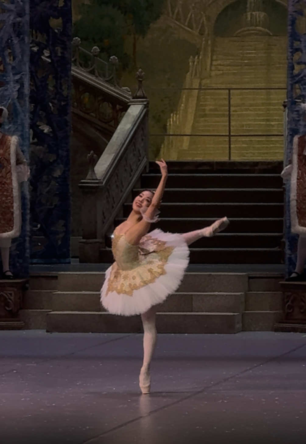 Another Princess Marie/Sugar Plum variation by wonderful Erina Yoshie Wayne Eagling – Tamás Solymosi / Pyotr Ilyich Tchaikovsky: THE NUTCRACKER #operabudapest #hungarianstateopera #hungarianoperahouse #hungariannationalballet  #ballet #ballerinacheck #ballerinasoftiktok #ballerinas #ballerina #balletdancer #balletclass #balletvideo #balletvideos #balletcore #diótörő #sugarplumfairy #sugarplum #nutcracker #itstime #christmas #balletok #fyp #viral #makeballetfamous #partner #dance #pointshoes #balletpost #worldwideballet #ballerinaonpointes #whattodoinbudapest #visitbudapest 