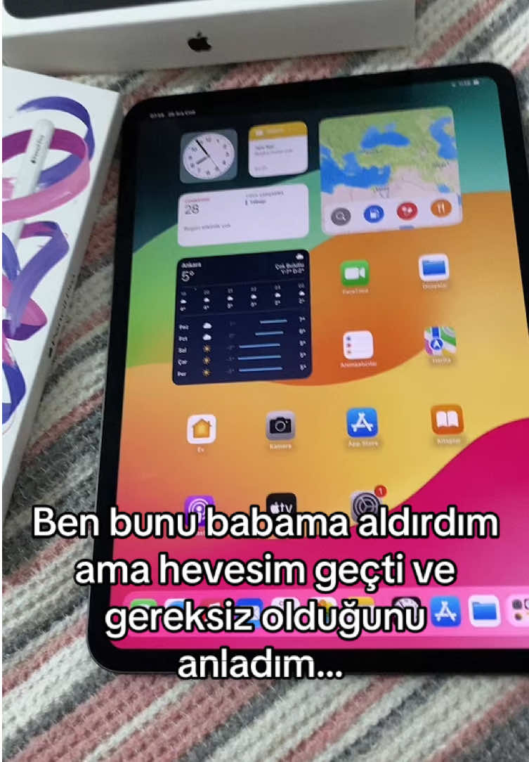 Bakışıyoruz öyle 🫠(telefonumla aynı bir de öylesine aldım o yüzden gereksiz geldi herkes saçma slk şeyler yazmış açıklamaya yazayım dedim 🙃)#fypp #kesfet #forypupage #keşfett #kesfetteyiz #ipadpro 